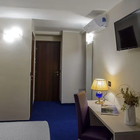 Porta Susa Hotell *